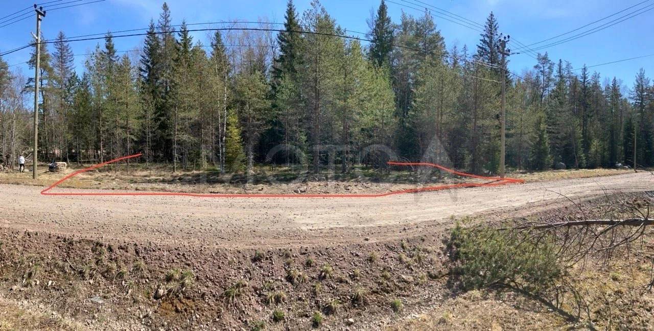 Земельный участок в Ленинградской обл., 1500 кв.м.