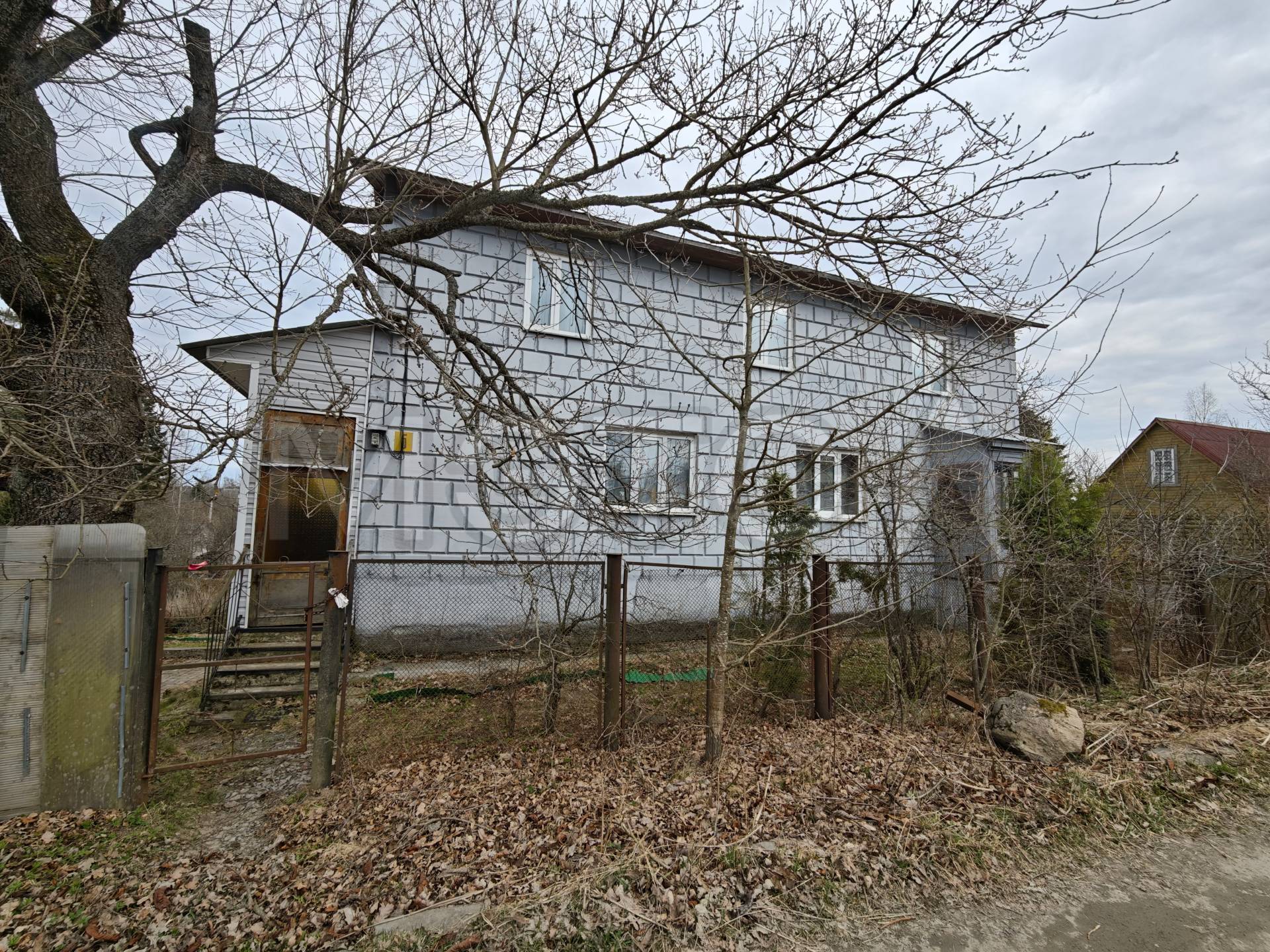 1/2 доля дома и 1/2 доля земельного участка в Ленинградской обл.