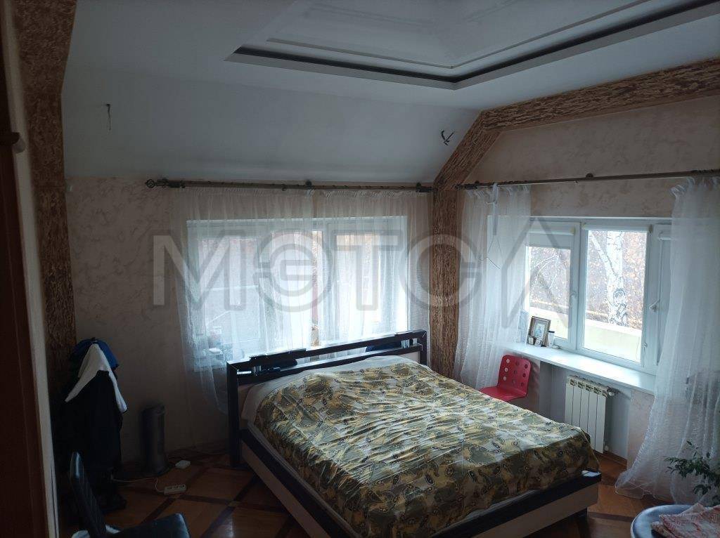 Дом 449,9 кв.м и земельный участок 987 кв.м в Челябинске
