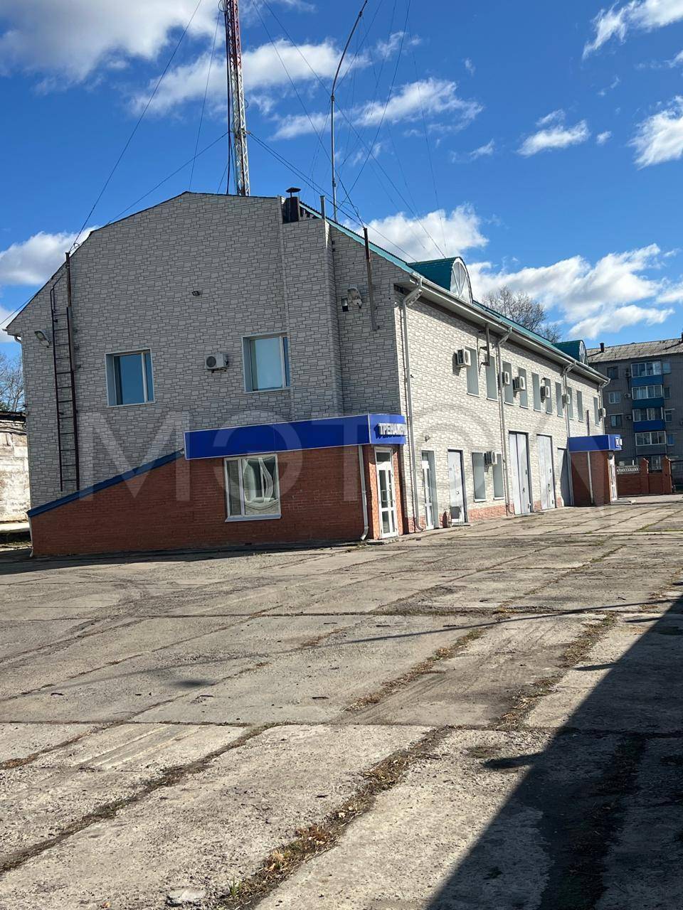 Здание 1209,7 кв.м, гараж 326,5 кв.м. и земельный участок 5260 кв.м. в Амурской обл.