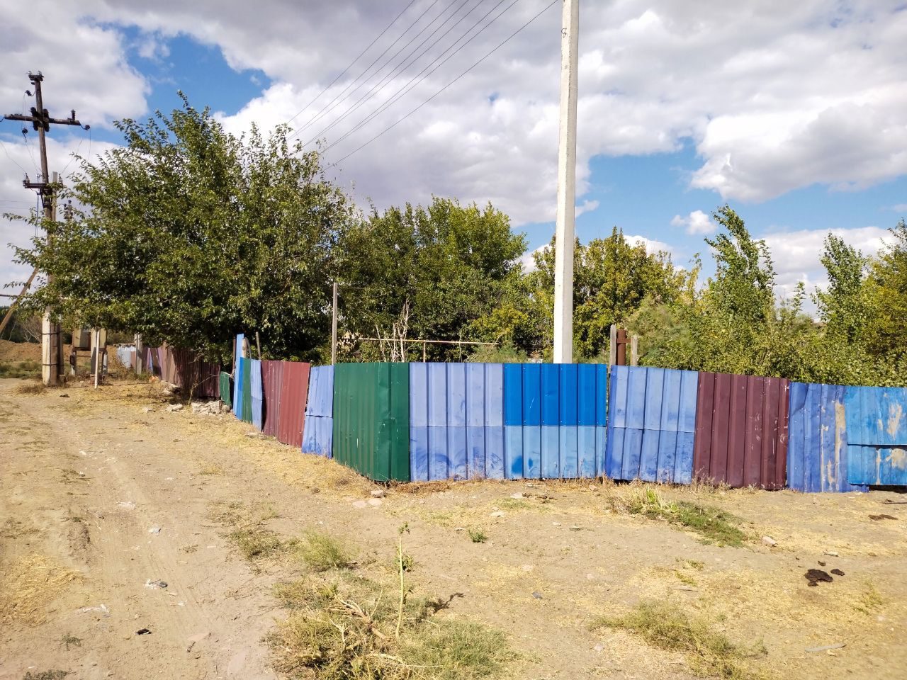1/3 доля квартиры и 1/3 доля земельного участка в Астраханской обл.