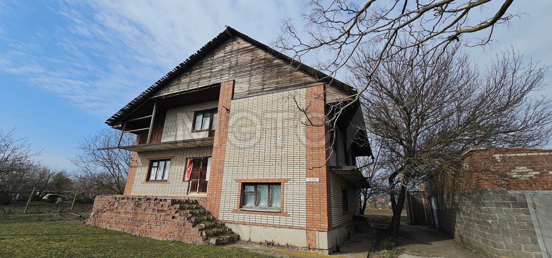 Дом 286,5 кв.м и земельный участок 2676 +/- 18.11 кв.м в Ростовской обл.