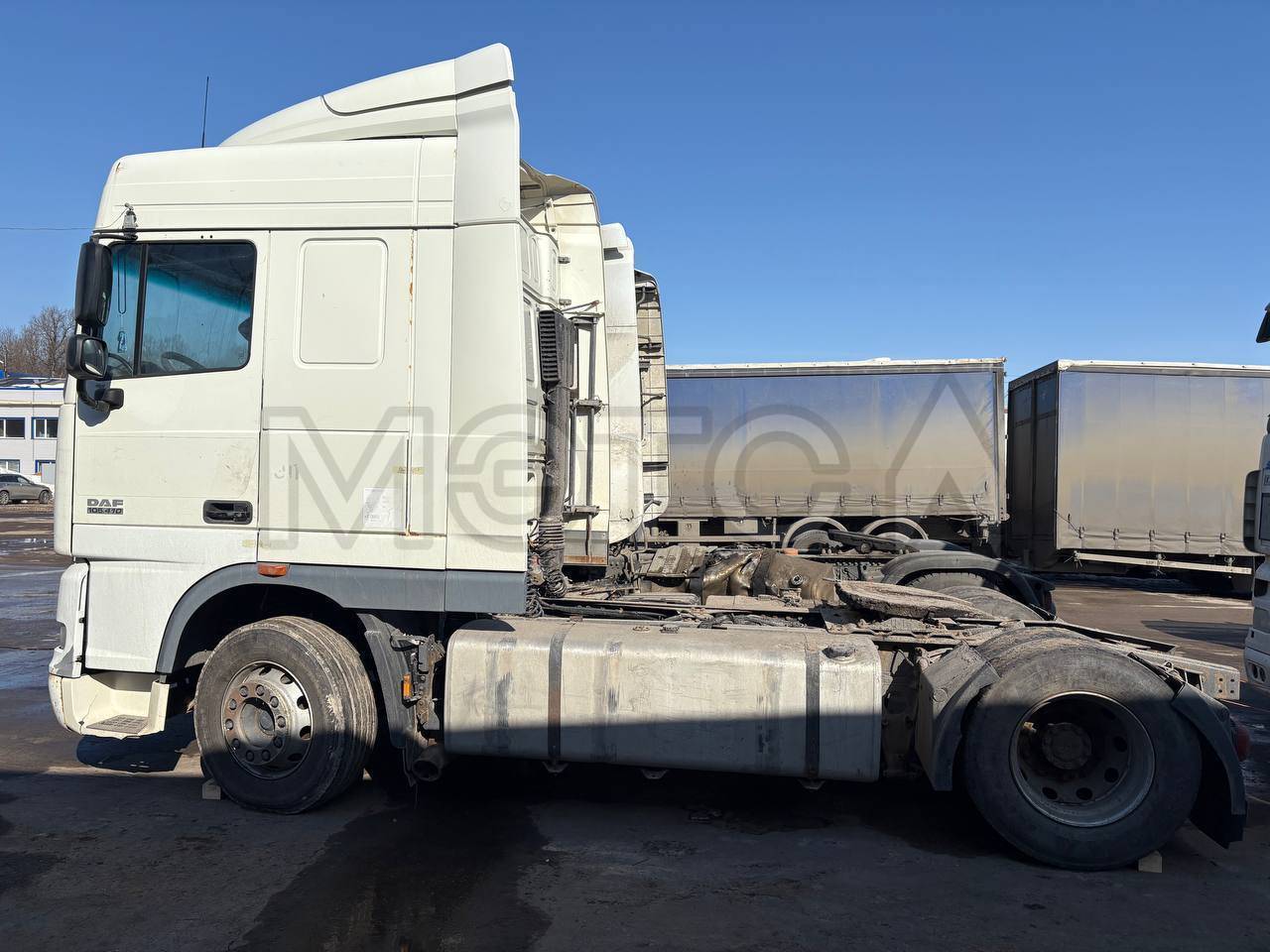 Грузовой тягач седельный DAF FT XF105 460, 2014 года