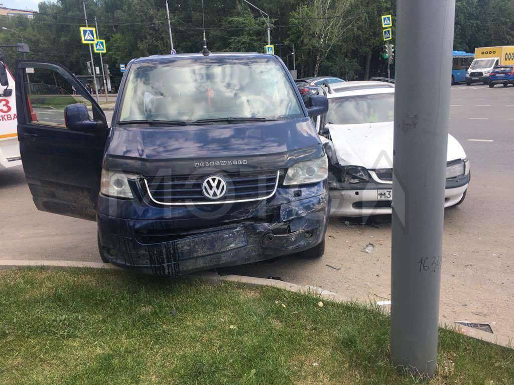 Volkswagen Multivan, 2008 года, 102 лс