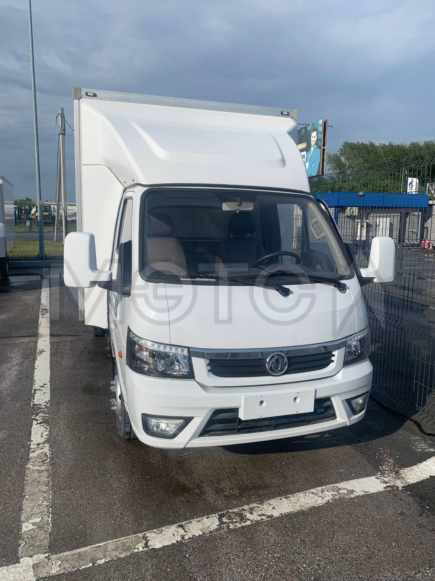Специализированный, фургон изотермический Dongfeng Promteh Kapitan-T, 2024 года
