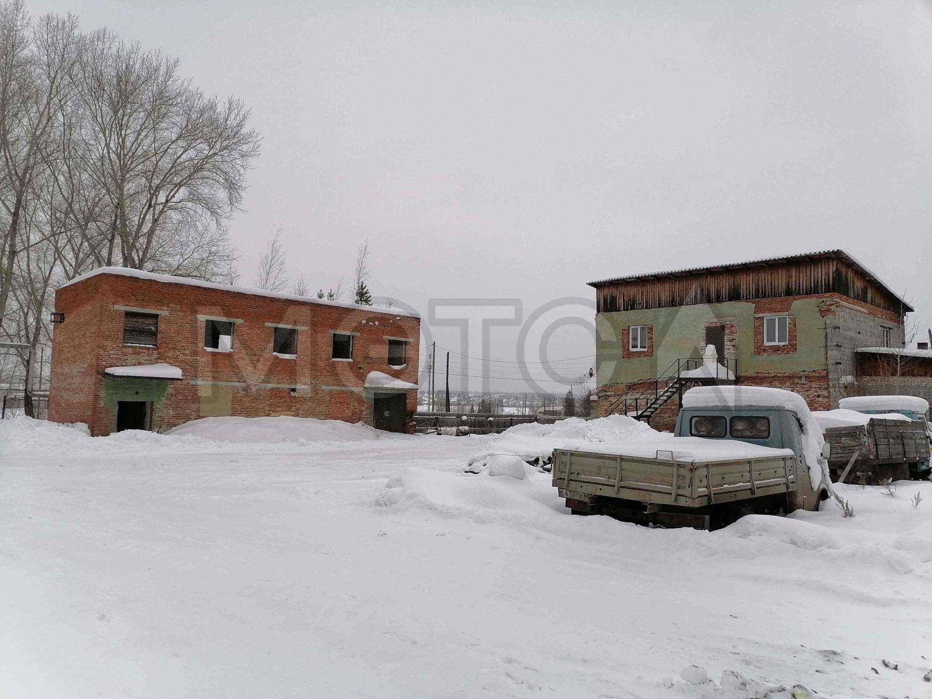 1/2 доля здания в Свердловской обл.