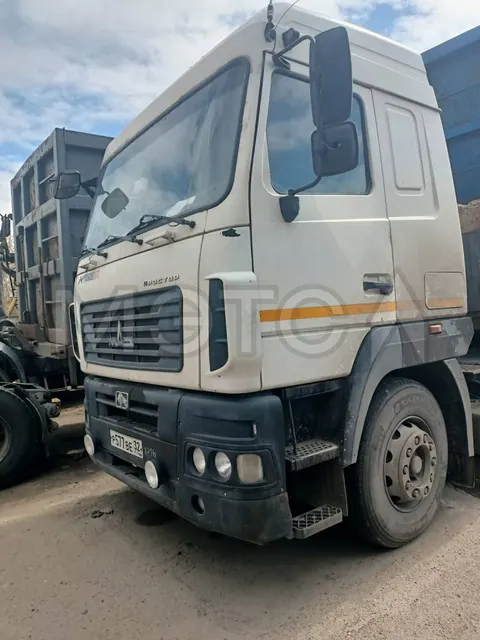 Грузовой седельный тягач МАЗ 5440В9-1420-031, 2017 года