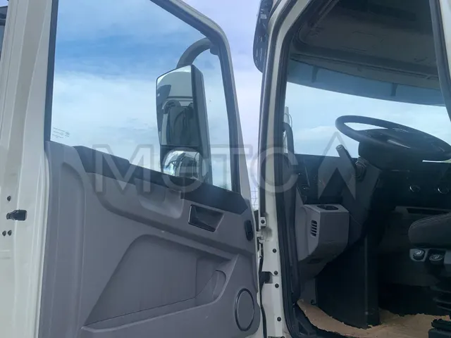 Седельный тягач Dongfeng KX 4x2, 2023 года