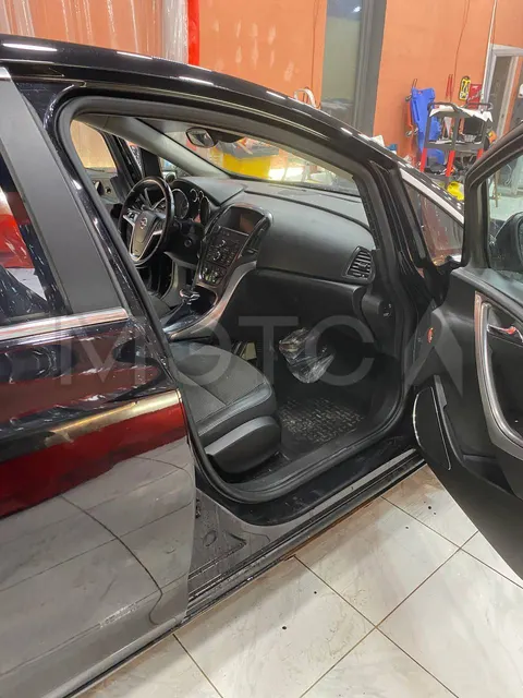 Opel Astra, 2010 года, 180 лс, 214993 км, АКПП