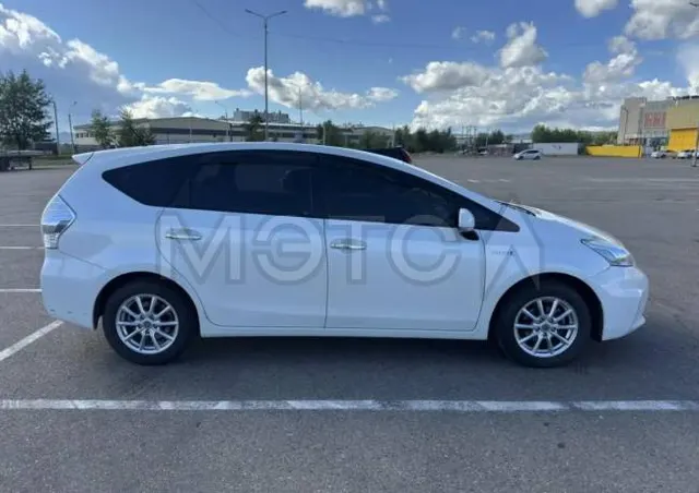 Toyota Prius Alpha, 2014 года, 99 лс, 258000 км, АКПП