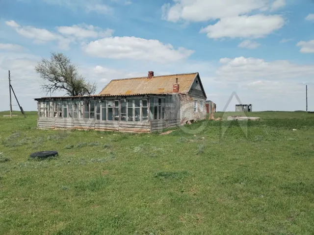 Здание 1088,9 кв.м. и земельный участок 101000 кв.м. в Калмыкии