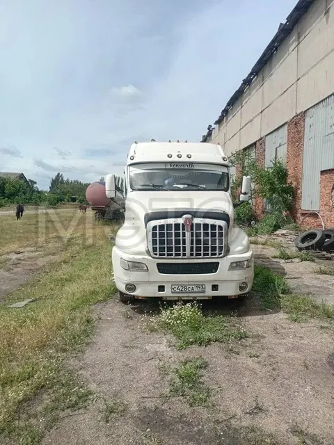 Грузовой автомобиль Kenworth T2000, 2001 года