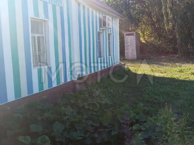 1/2 доля здания и 1/2 доля земельного участка в Саратовской обл.