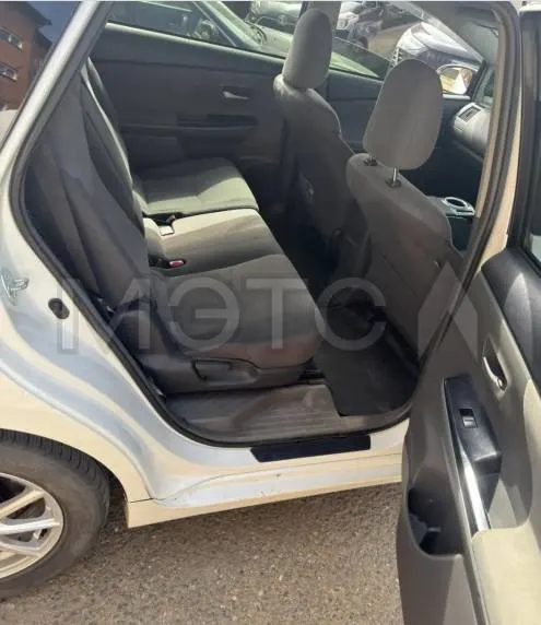 Toyota Prius Alpha, 2014 года, 99 лс, 258000 км, АКПП