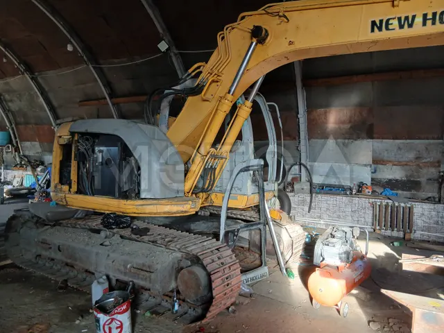 Гусеничный экскаватор KOBELCO E135SR-1ES, 2008 года