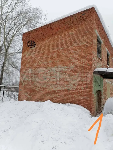1/2 доля здания в Свердловской обл.