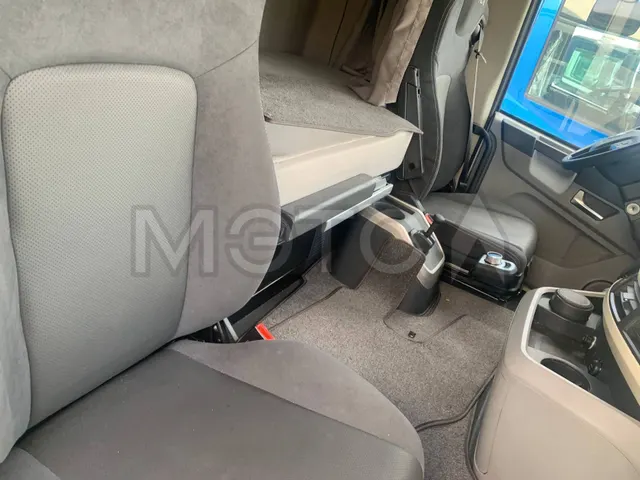Седельный тягач Dongfeng KX 4x2, 2023 года