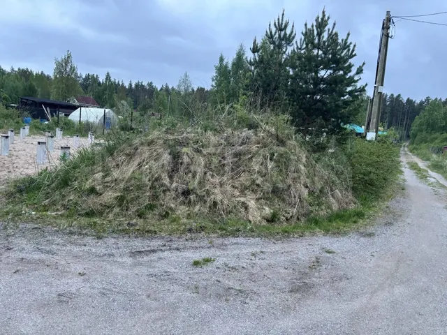 Земельный участок в Ленинградской обл., 1200 кв.м.
