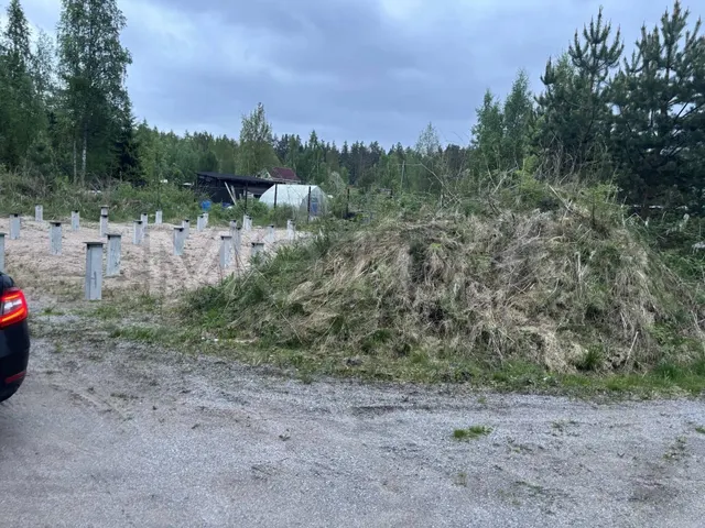 Земельный участок в Ленинградской обл., 1200 кв.м.