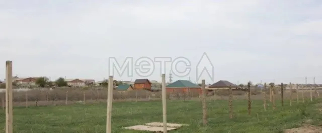 Земельный участок в Астраханской обл., 998 кв.м.