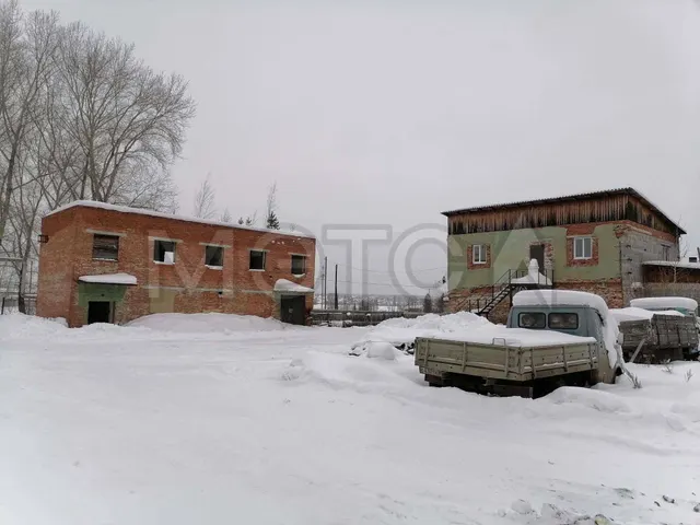 1/2 доля здания в Свердловской обл.