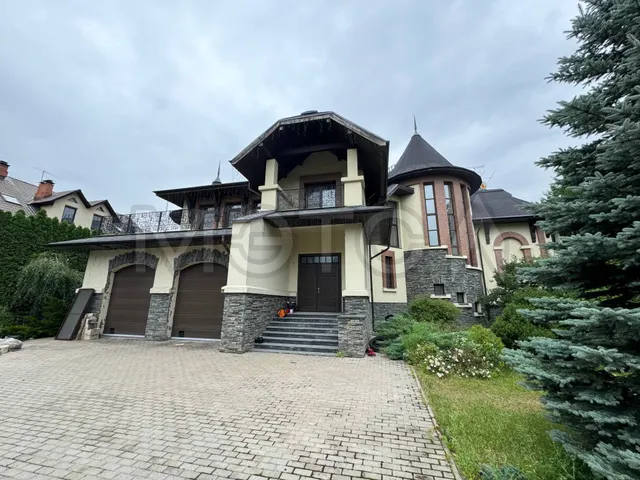 Дом 836,7 кв.м, дом 18,6 кв.м. и земельный участок 1500 кв.м. в Московской обл.