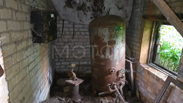 Сельская водопроводная сеть и скважина