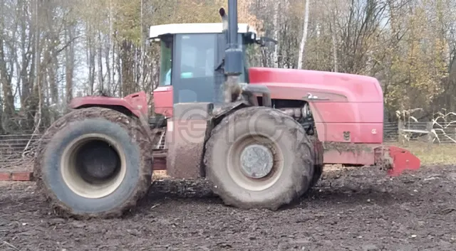 Трактор сельскохозяйственный колесный тип 2000 4WD вариант RSM 2400, 2021 года