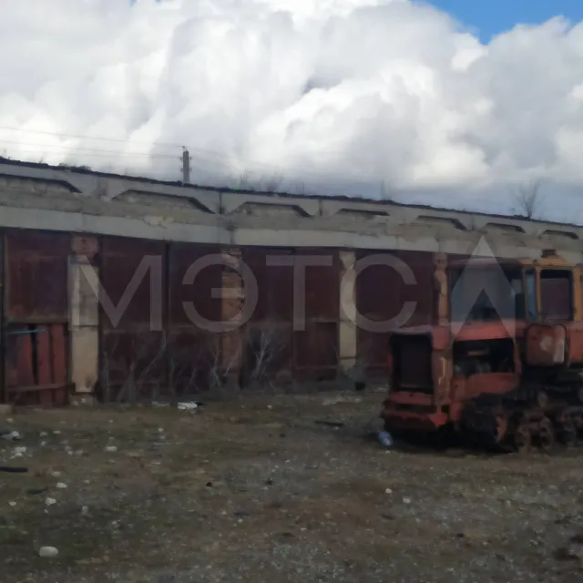Здание гаража 510,9 кв.м и земельный участок 6161 кв.м в Калмыкии
