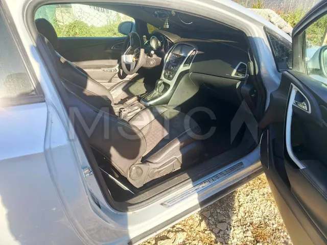 Opel Astra, 2012 года, 140 лс, 300000 км, АКПП