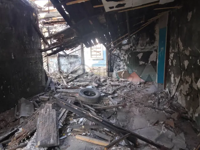 1/2 доля здания и 1/2 доля земельного участка в Красноярском крае