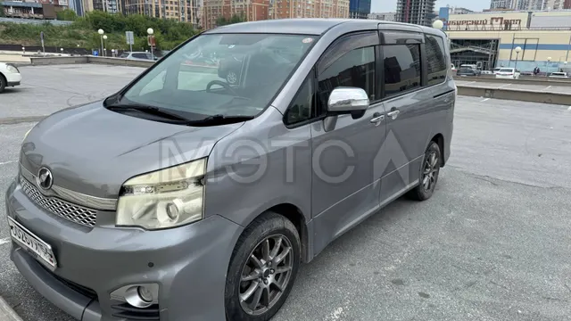 Toyota Voxy, 2012 года, 156 лс, 277000 км, полный привод, АКПП