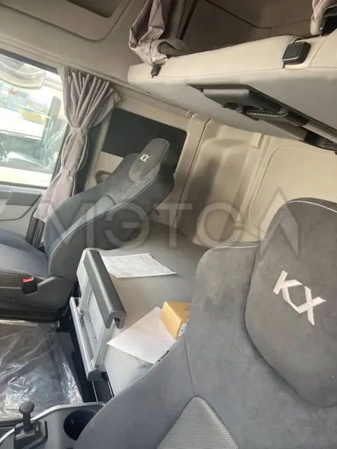 Седельный тягач Dongfeng KX 4x2, 2023 года
