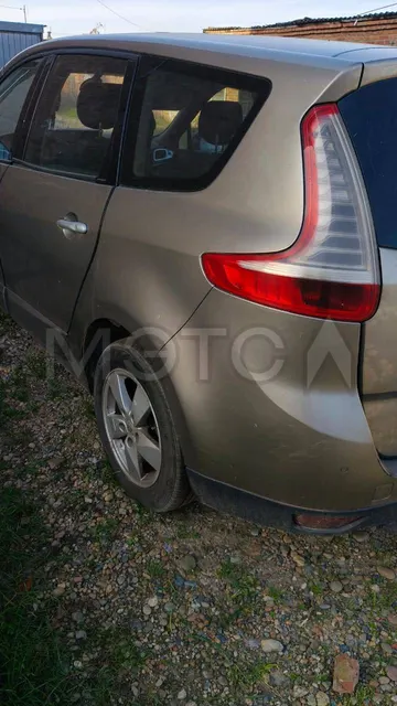 Renault Scenic, 2009 года, 110 лс