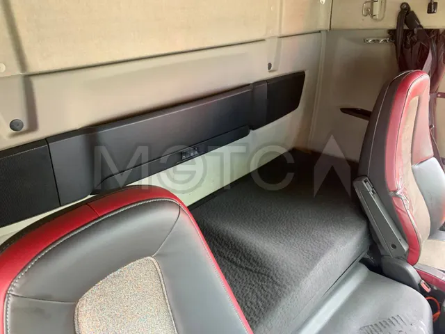 Грузовой тягач седельный Volvo FM TRUCK 6X4, 2016 года