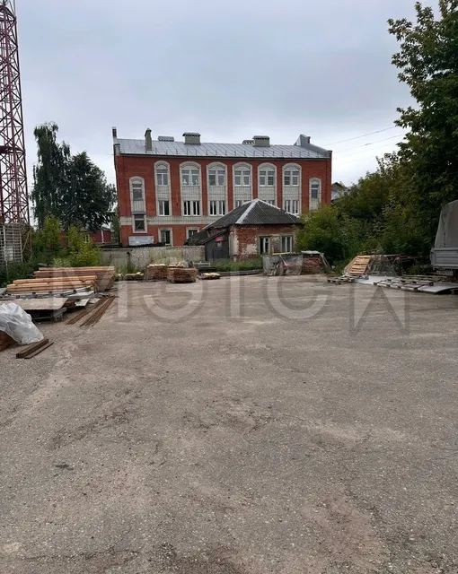 1/4 доля склада и 1/4 доля земельного участка в Нижегородской обл.