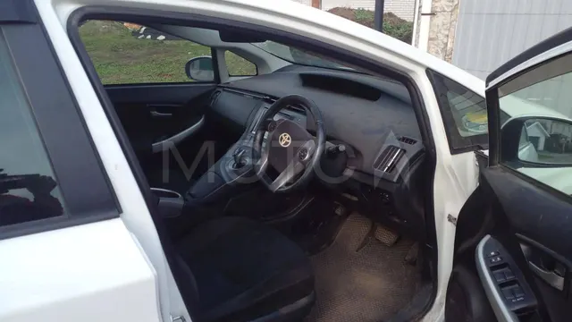Toyota Prius, 2013 года, 99 лс, 276000 км, АКПП