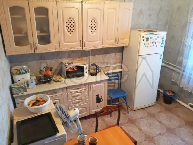 1/2 доля квартиры и 1/2 доля земельного участка в Омской обл.