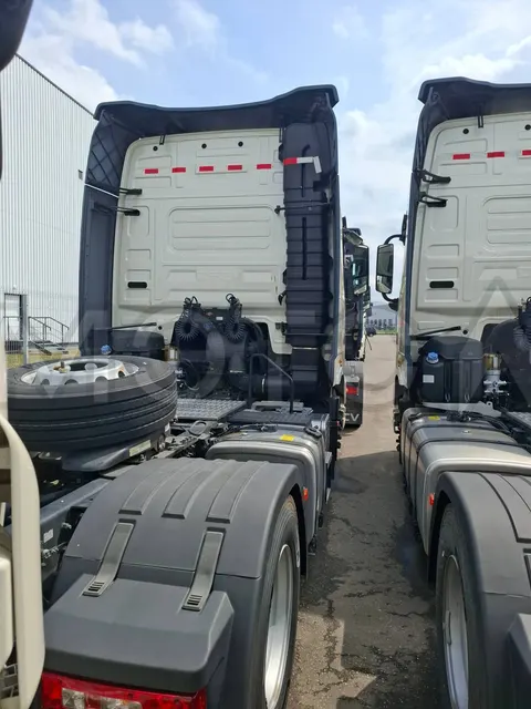 Седельный тягач Dongfeng KX 4x2, 2023 года