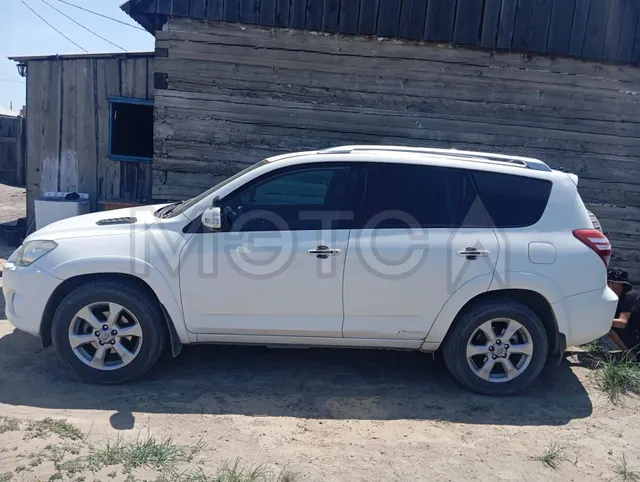 Toyota RAV4, 2011 года, 158 лс