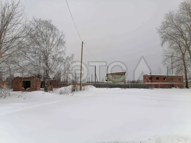 1/2 доля здания в Свердловской обл.