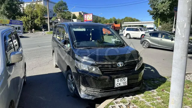 Toyota Voxy, 2014 года, АКПП