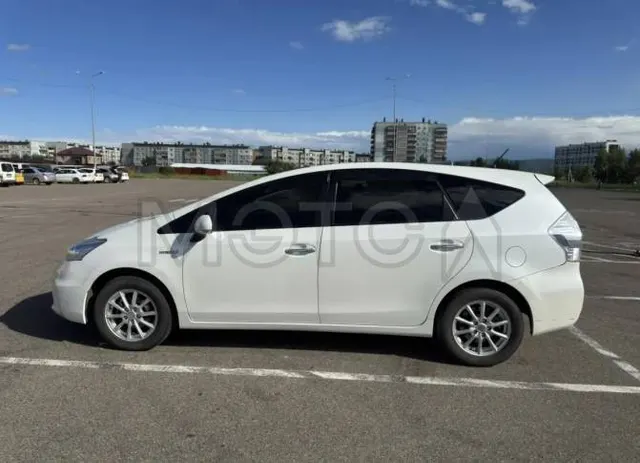 Toyota Prius Alpha, 2014 года, 99 лс, 258000 км, АКПП
