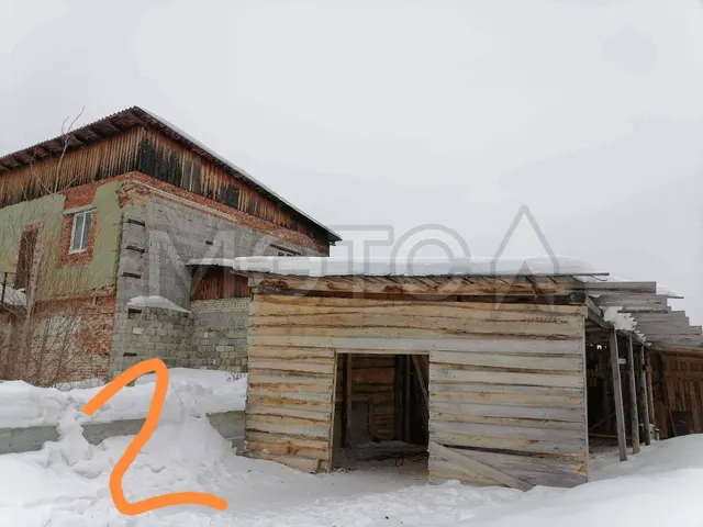 1/2 доля здания в Свердловской обл.