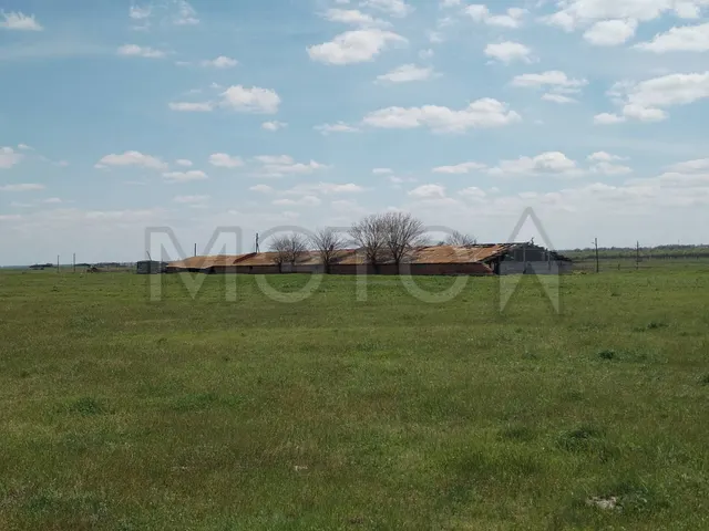 Здание 1088,9 кв.м. и земельный участок 101000 кв.м. в Калмыкии