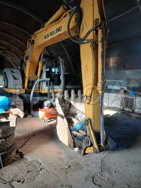 Гусеничный экскаватор KOBELCO E135SR-1ES, 2008 года
