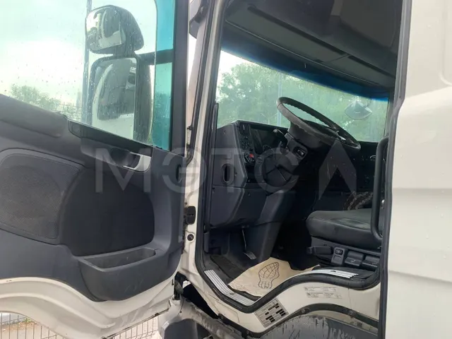 Грузовой тягач седельный Scania P400 LA4X2HNA, 2016 года