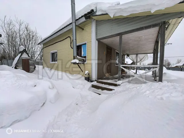 Дом 81,2 кв.м, гараж 81,8 кв.м и земельный участок 999 +/- 6.39 кв.м в Нижневартовске