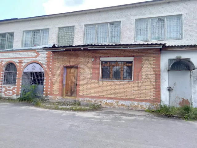 Здание 397,1 кв.м. и земельные участки в Брянской обл.