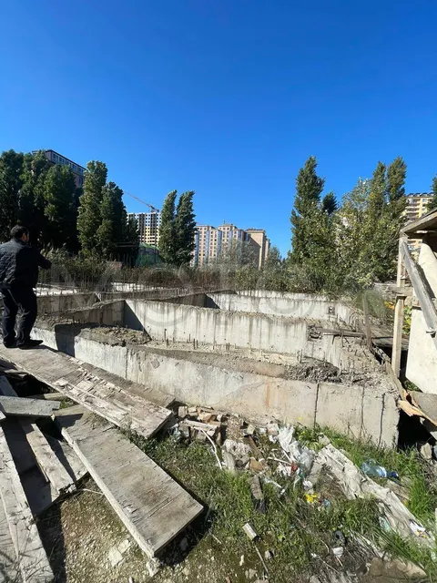 Объект незавершенного строительства 289 кв.м. и земельный участок 2320 кв.м. в Махачкале